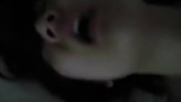 Ang ingay ni bebe sa kama