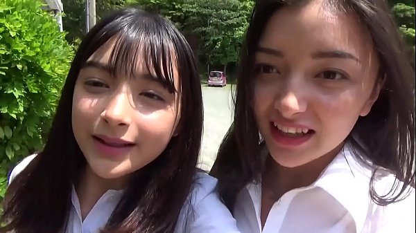 School girls Erika & Marina sisters are wearing swimsuits for the first time in magazines !!
