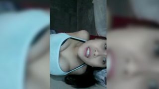 Kinakalikot ang PEkPek habang nag la-Live sa Bigo