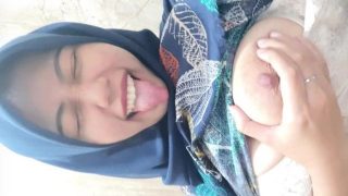 Ganda ni Pinay Muslim Girl – Libog na Libog at Tayong tayo ang Nipples