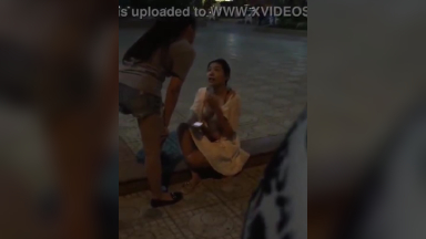 Malanding Kabet hinubaran ng Legal Wife sa Kalye
