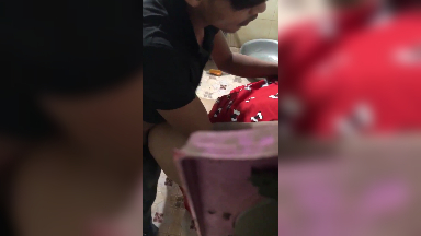 Binosohan ni Bunso ang Ate na May Kaiyotan sa CR