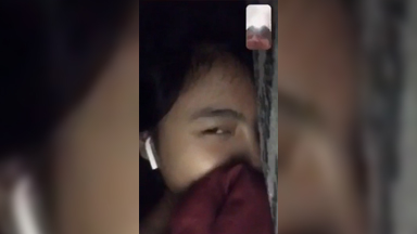 Medyo Nahihiya sa Una si GF sa Video Call